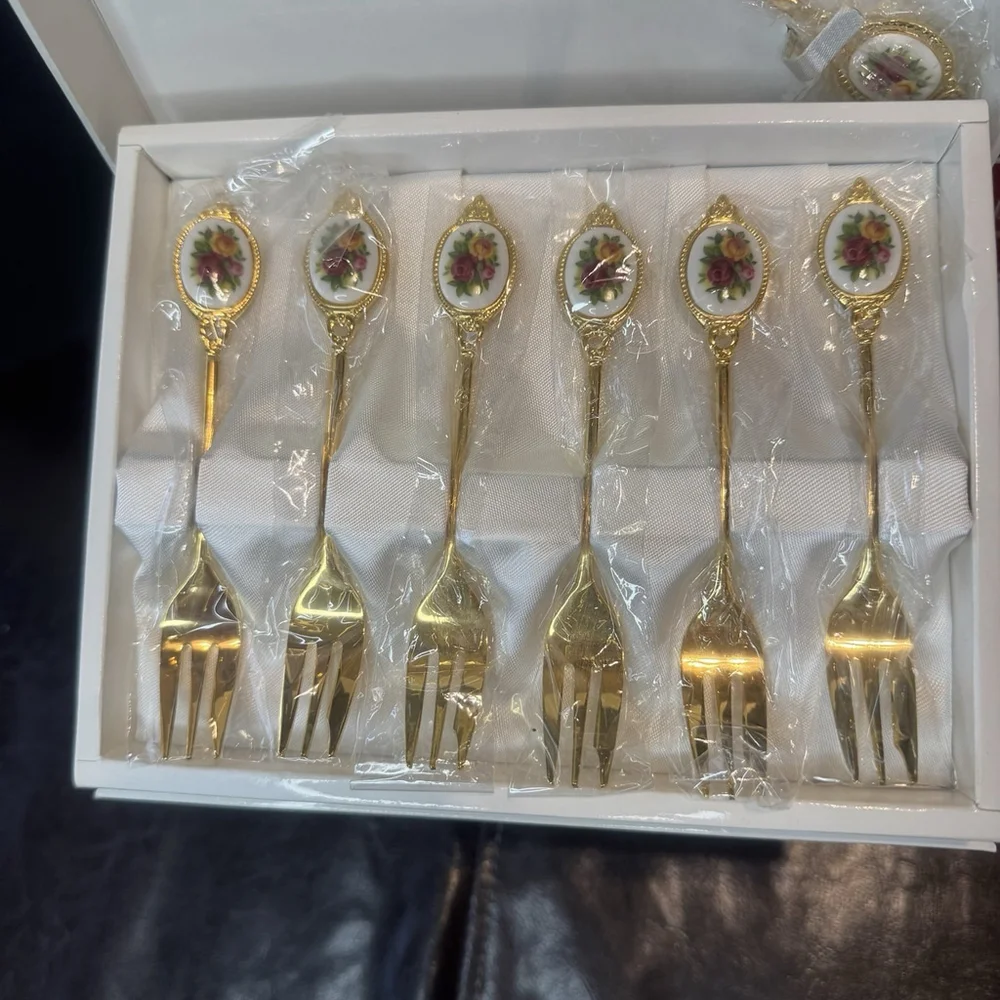 Vtg New Royal Albert Old Country Roses 6 Gold Plated forks 1 cake server Set